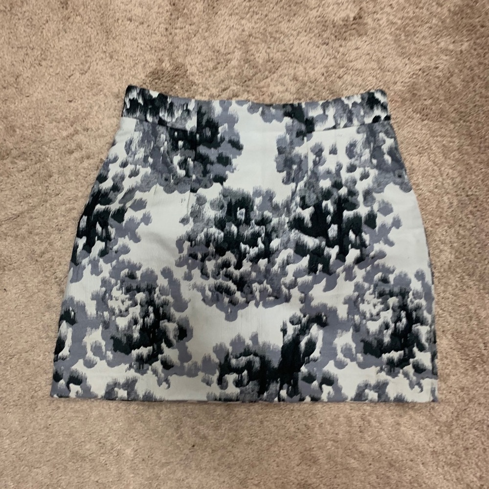 Gray print pencil skirt